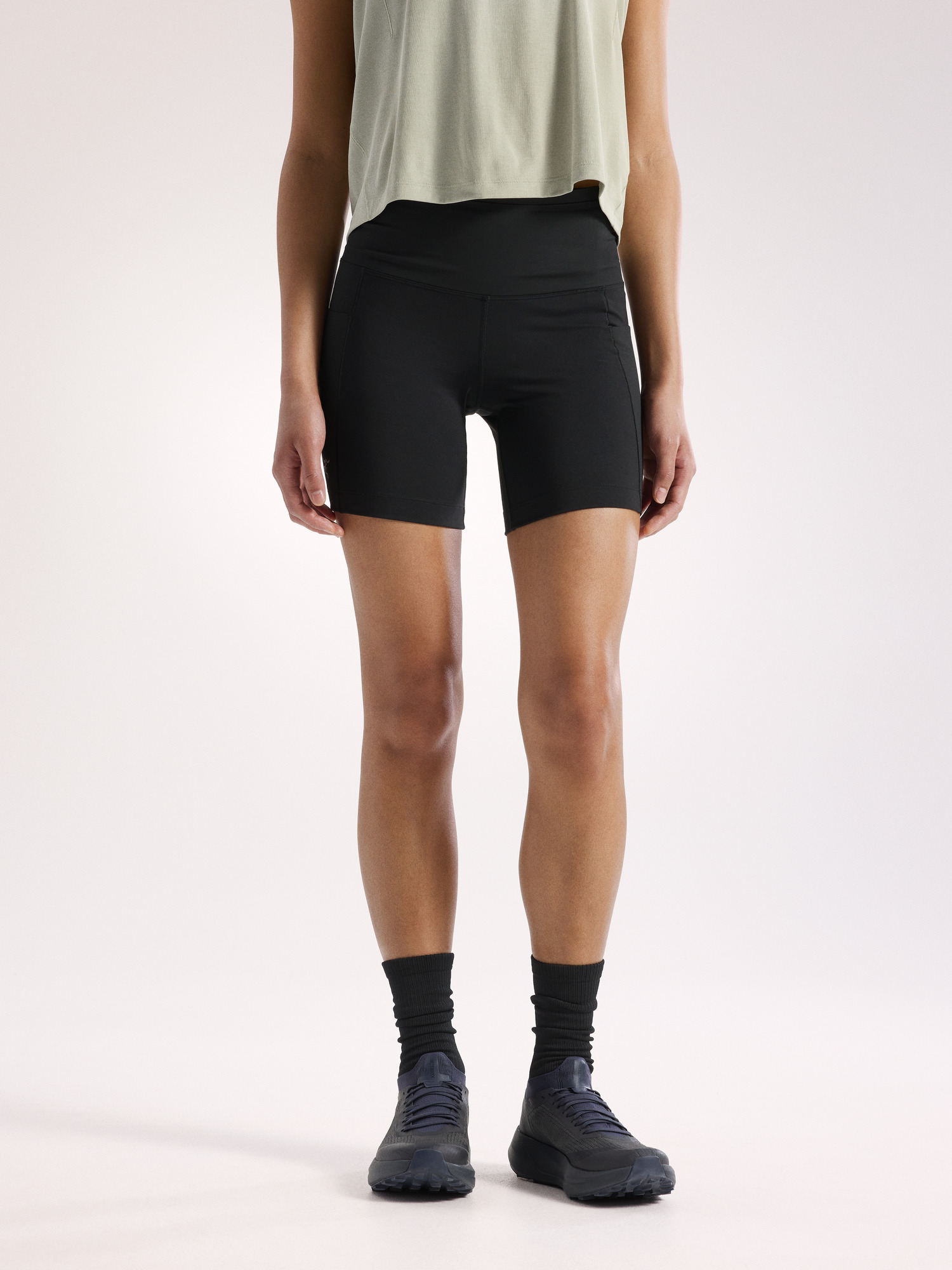 S26-X000007696-Essent-High-Rise-Utility-Short-6-Black-Women-s-Front-View