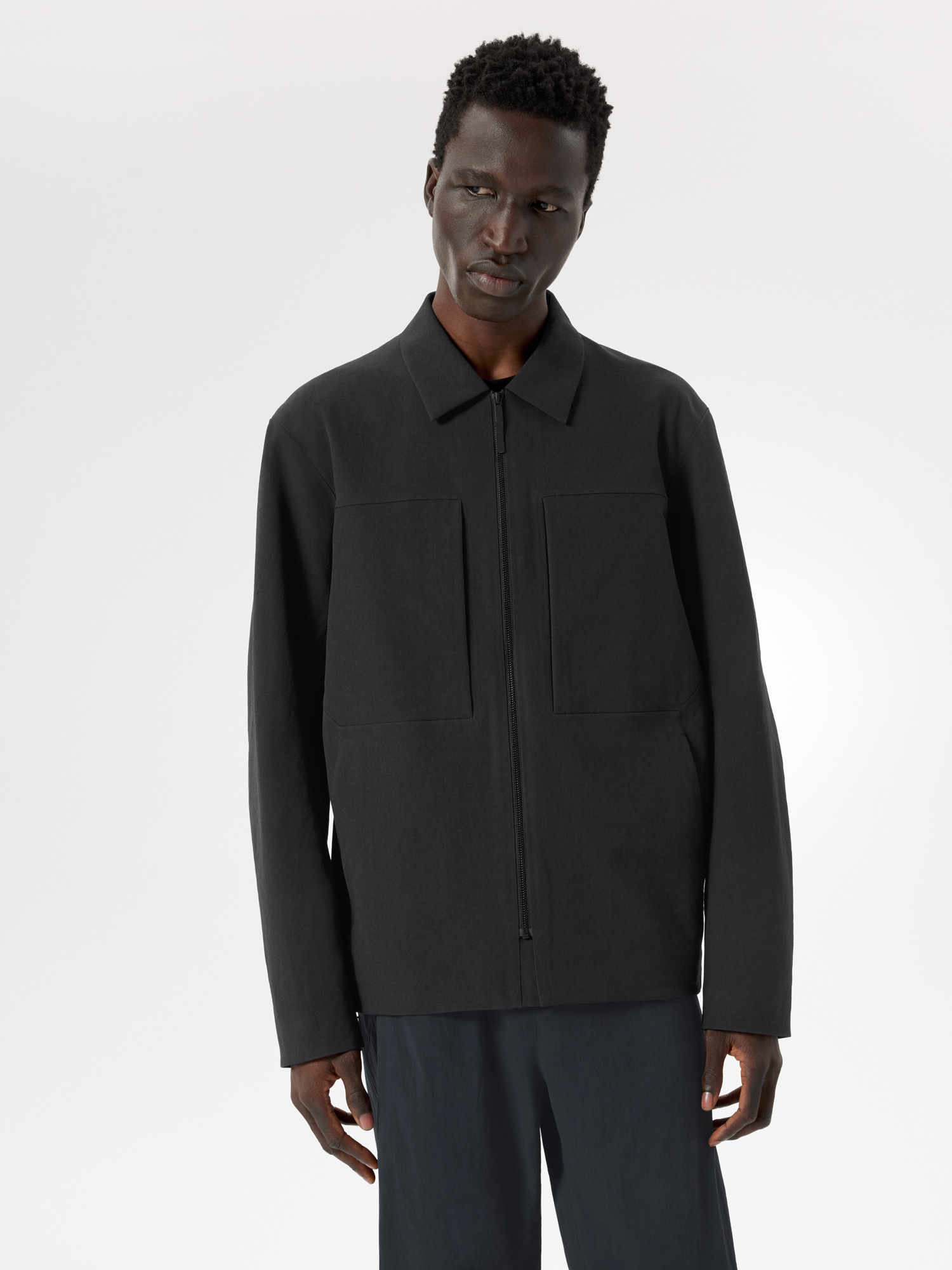S26-X000009303-Mionn-Softshell-Overshirt-Black-Front-View