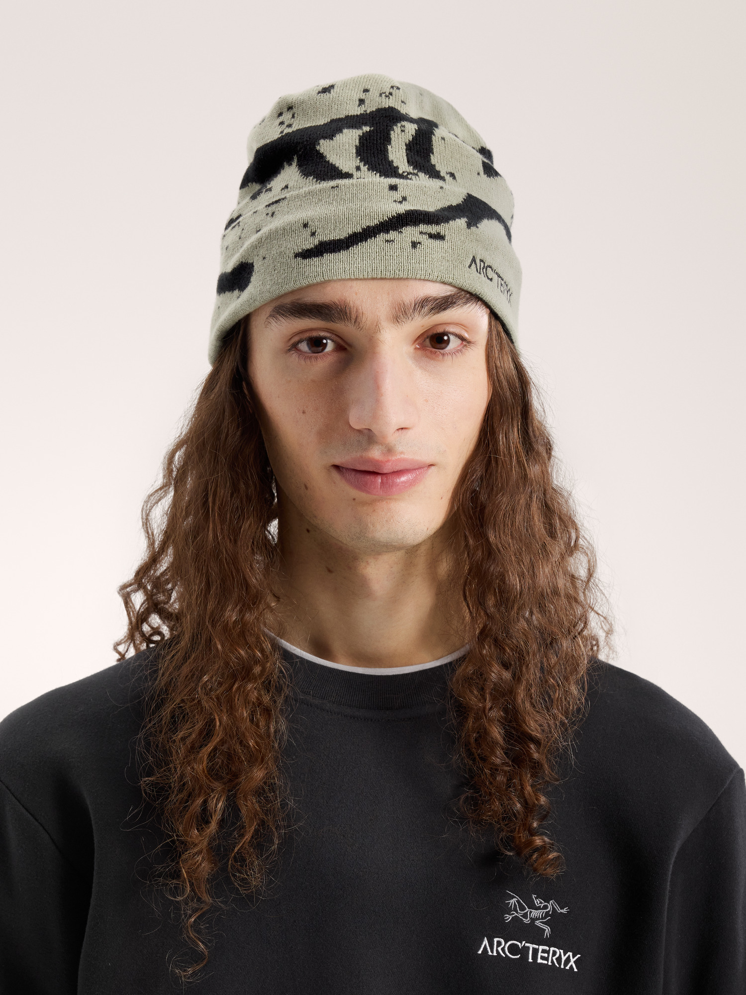 S26-X000010067-Grotto-Toque-Habitat-Black-Front-View