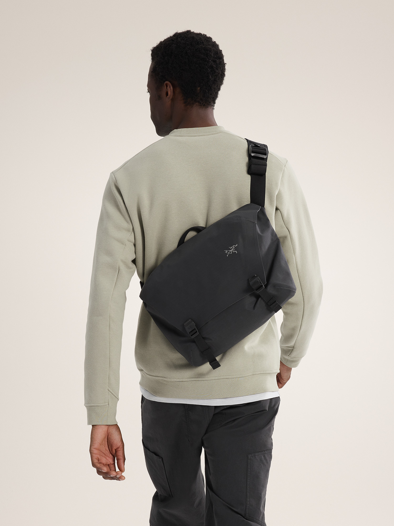 S26-X000010384-Granville-10-Courier-Bag-Black-Front-View